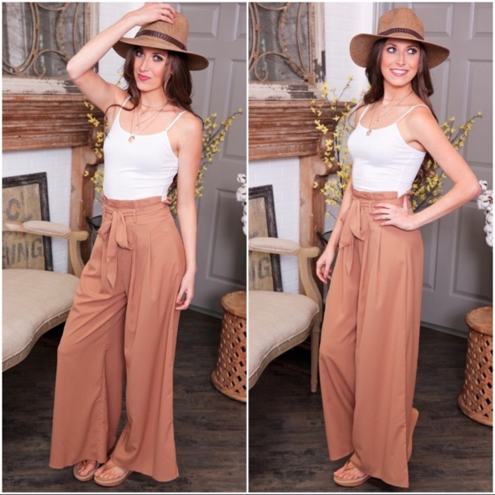 🆕Camel wide leg pants with belt, NWOT.